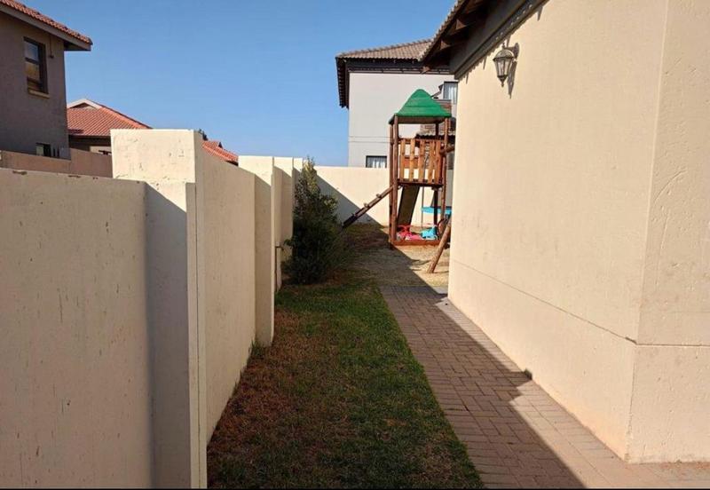 4 Bedroom Property for Sale in Wildtuinpark Gauteng