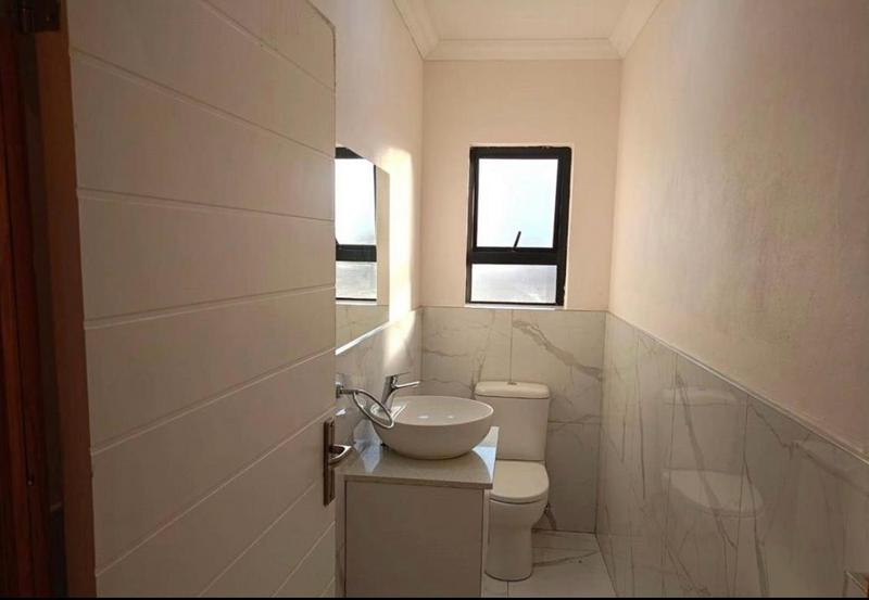4 Bedroom Property for Sale in Wildtuinpark Gauteng