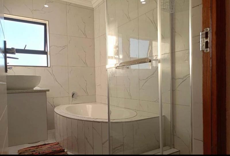 4 Bedroom Property for Sale in Wildtuinpark Gauteng