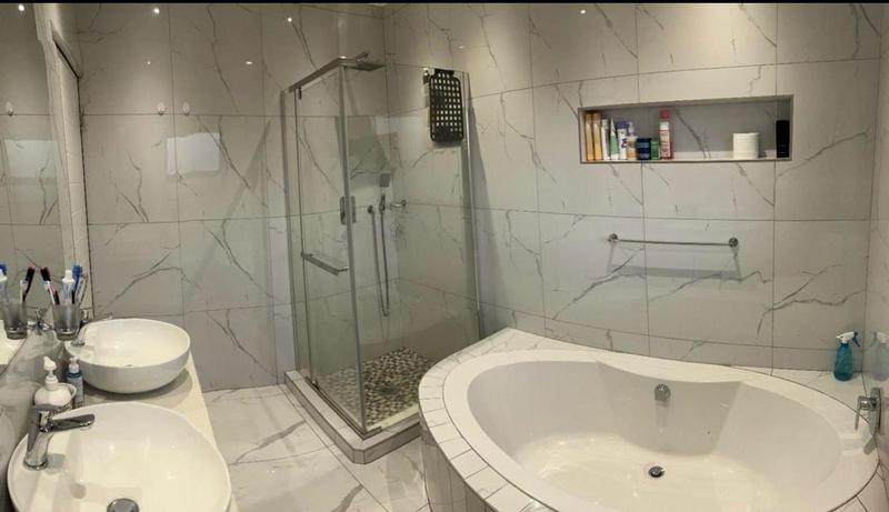 4 Bedroom Property for Sale in Wildtuinpark Gauteng
