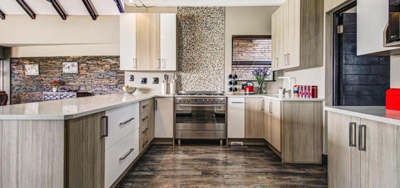 5 Bedroom Property for Sale in Bredell Gauteng