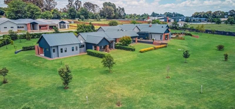 5 Bedroom Property for Sale in Bredell Gauteng
