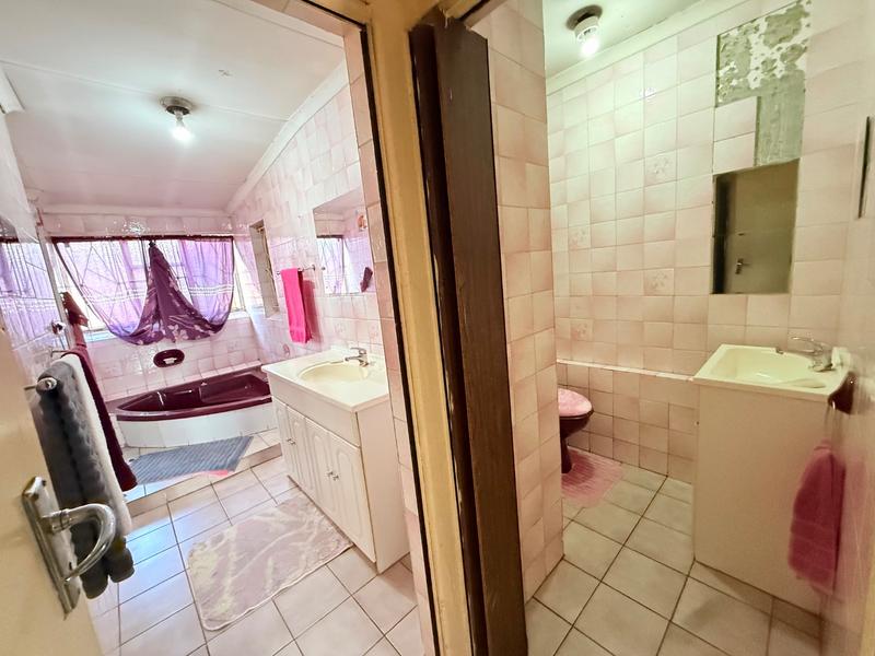 6 Bedroom Property for Sale in Vanderbijlpark CE 2 Gauteng
