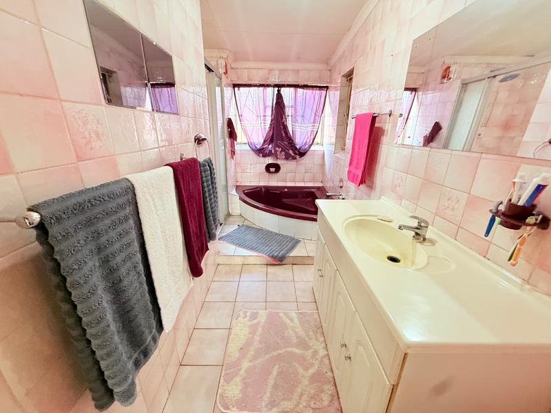 6 Bedroom Property for Sale in Vanderbijlpark CE 2 Gauteng