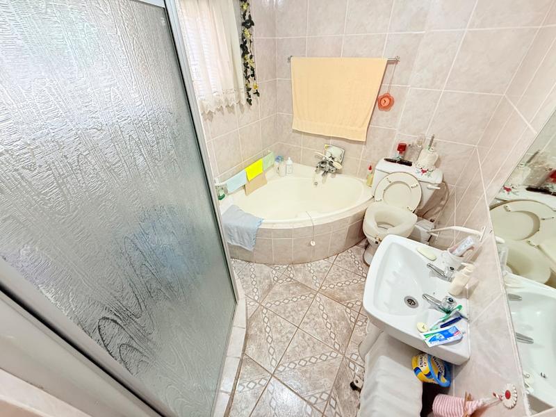 6 Bedroom Property for Sale in Vanderbijlpark CE 2 Gauteng