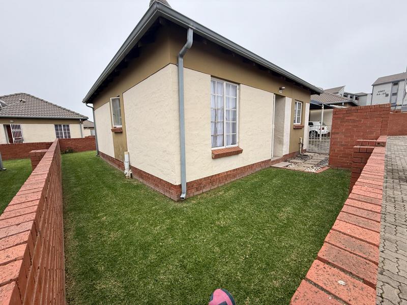2 Bedroom Property for Sale in The Reeds Gauteng