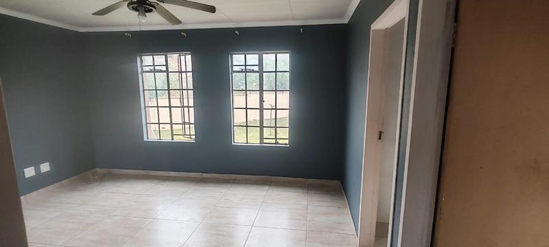 To Let 2 Bedroom Property for Rent in Lindhaven Gauteng