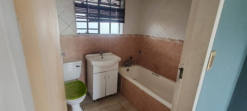 To Let 2 Bedroom Property for Rent in Lindhaven Gauteng