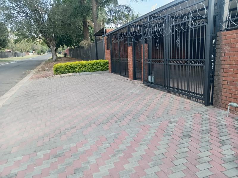 6 Bedroom Property for Sale in Pretoria Gardens Gauteng