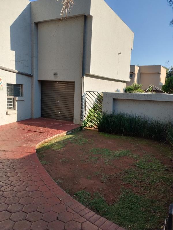 To Let 3 Bedroom Property for Rent in Clubview Gauteng