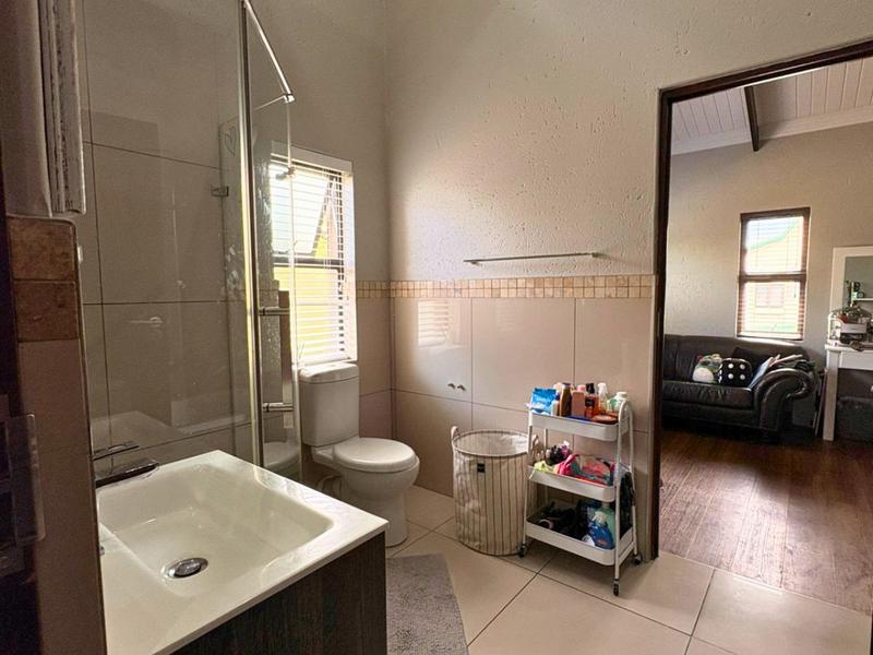 4 Bedroom Property for Sale in Glen Marais Gauteng