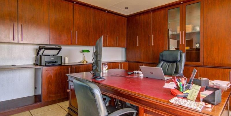 6 Bedroom Property for Sale in Glen Marais Gauteng