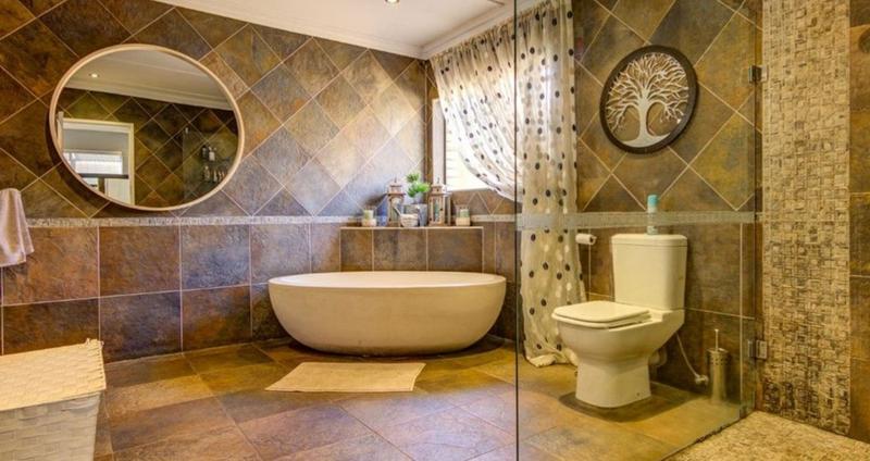 6 Bedroom Property for Sale in Glen Marais Gauteng