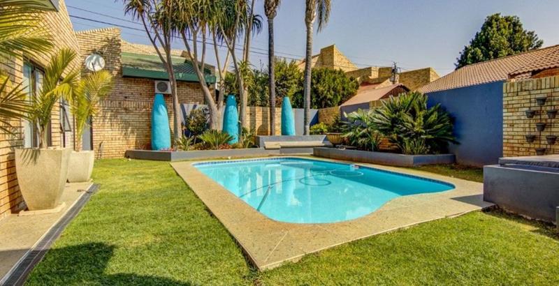 6 Bedroom Property for Sale in Glen Marais Gauteng