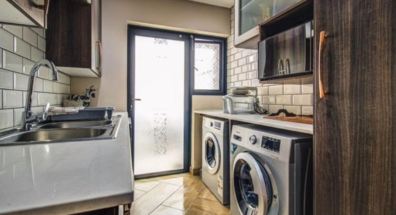 4 Bedroom Property for Sale in Glen Marais Gauteng