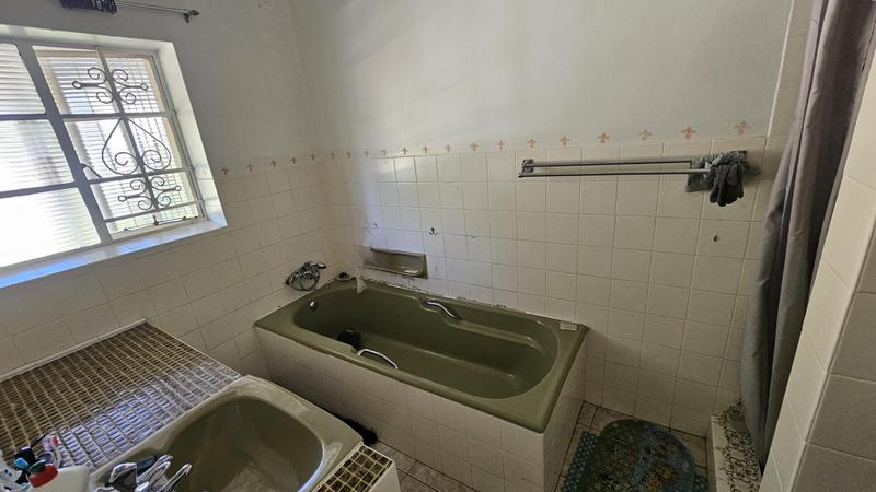 4 Bedroom Property for Sale in Cyrildene Gauteng