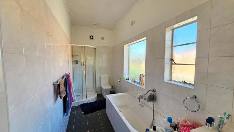 4 Bedroom Property for Sale in Cyrildene Gauteng