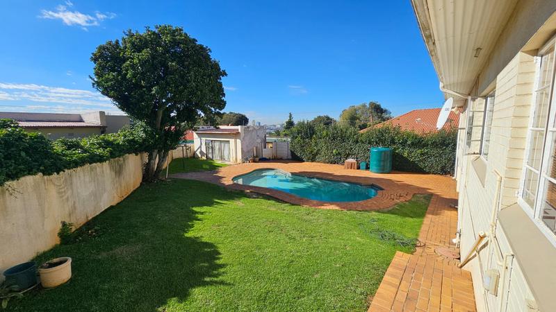 4 Bedroom Property for Sale in Cyrildene Gauteng