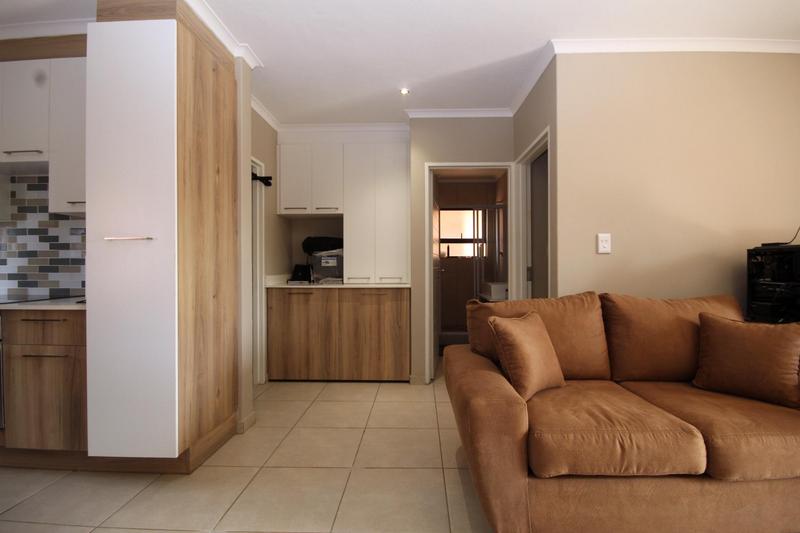 2 Bedroom Property for Sale in Die Hoewes Gauteng