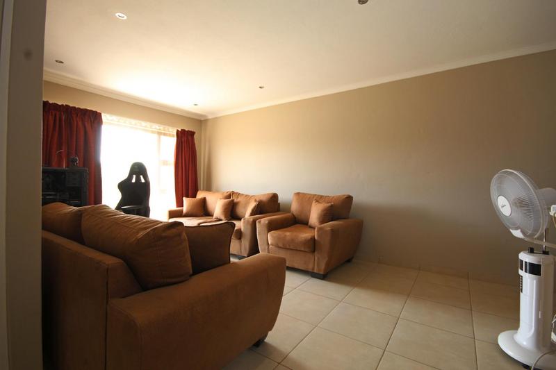 2 Bedroom Property for Sale in Die Hoewes Gauteng