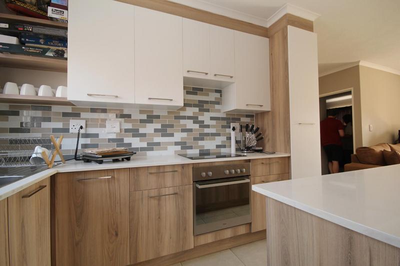 2 Bedroom Property for Sale in Die Hoewes Gauteng