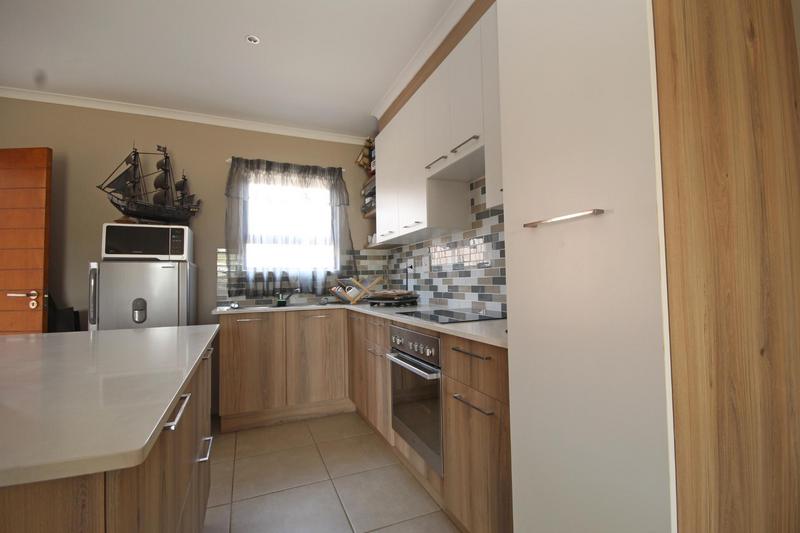 2 Bedroom Property for Sale in Die Hoewes Gauteng