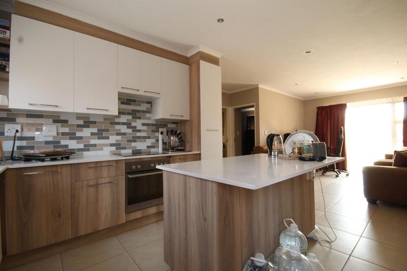 2 Bedroom Property for Sale in Die Hoewes Gauteng