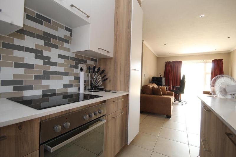 2 Bedroom Property for Sale in Die Hoewes Gauteng