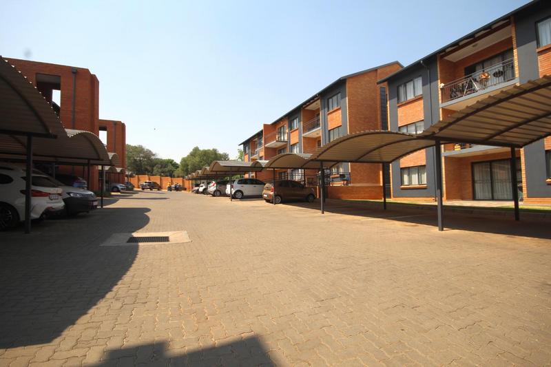 2 Bedroom Property for Sale in Die Hoewes Gauteng