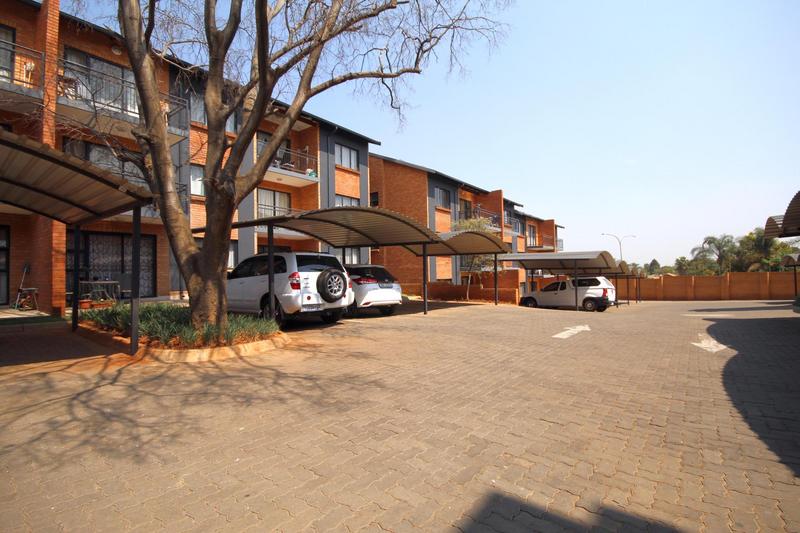 2 Bedroom Property for Sale in Die Hoewes Gauteng