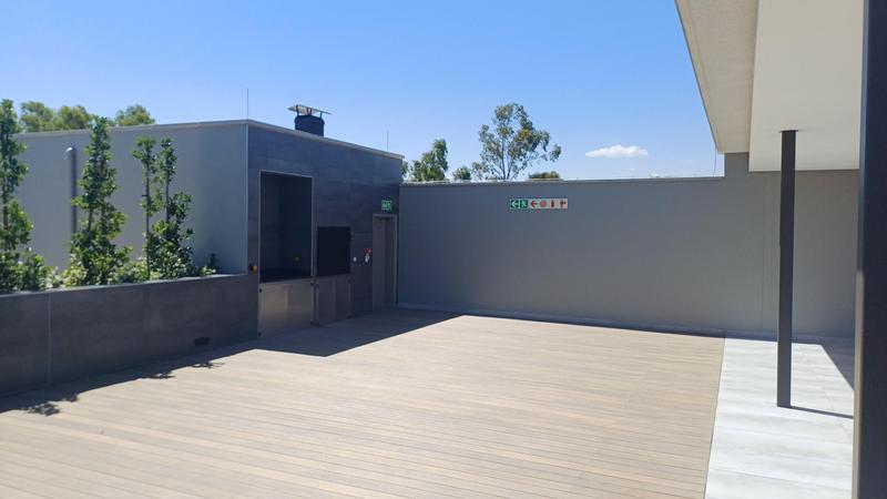To Let Commercial Property for Rent in Die Hoewes Gauteng