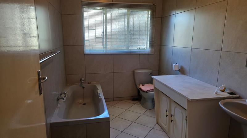 4 Bedroom Property for Sale in Strubensvallei Gauteng