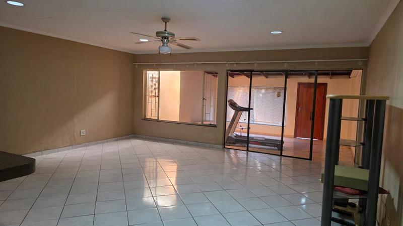 4 Bedroom Property for Sale in Strubensvallei Gauteng