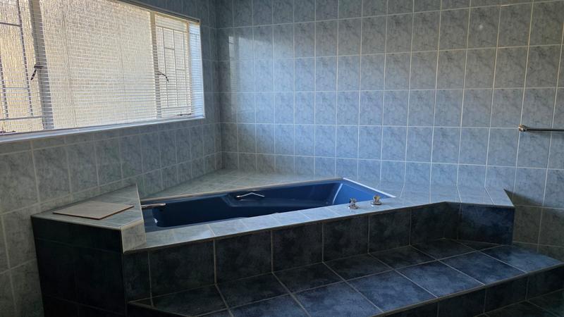 4 Bedroom Property for Sale in Strubensvallei Gauteng