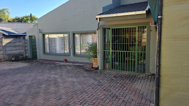 4 Bedroom Property for Sale in Strubensvallei Gauteng