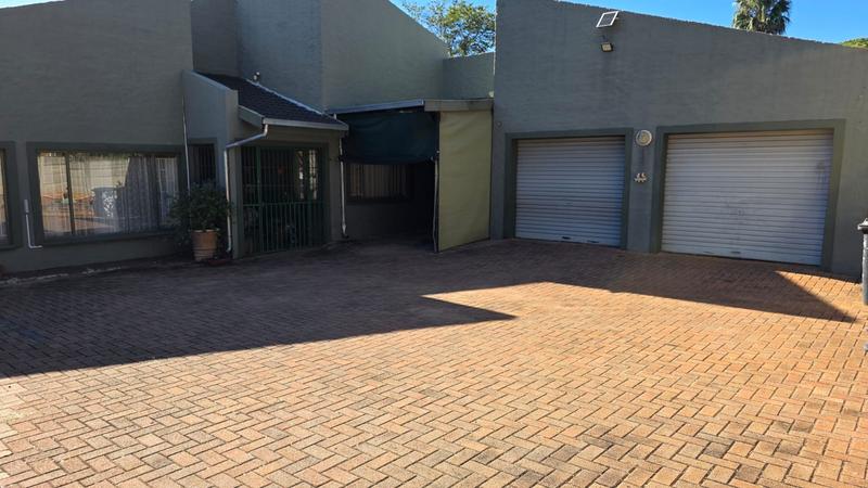 4 Bedroom Property for Sale in Strubensvallei Gauteng