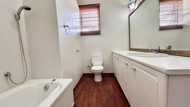 To Let 3 Bedroom Property for Rent in Sandhurst Gauteng