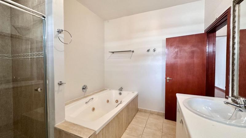 To Let 3 Bedroom Property for Rent in Sandhurst Gauteng