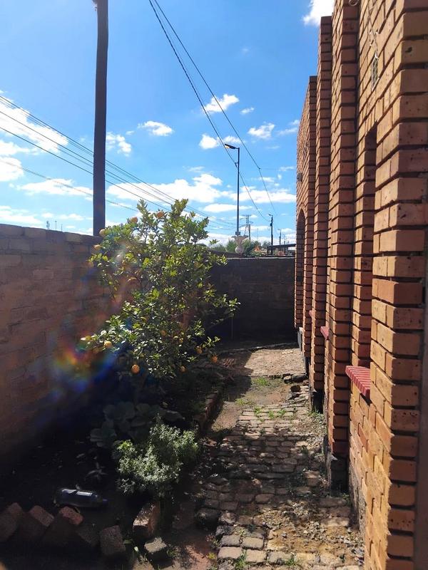 2 Bedroom Property for Sale in Thulani Gauteng