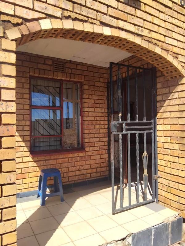 2 Bedroom Property for Sale in Thulani Gauteng