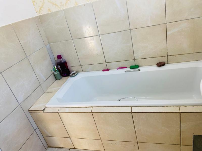 2 Bedroom Property for Sale in Katlehong South Gauteng