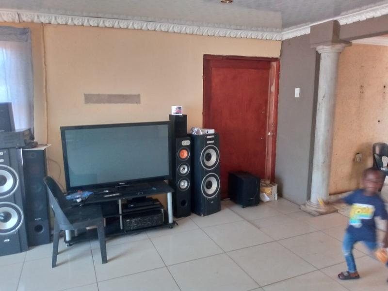 2 Bedroom Property for Sale in Winterveldt Gauteng