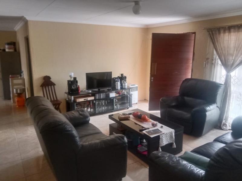 2 Bedroom Property for Sale in Winterveldt Gauteng