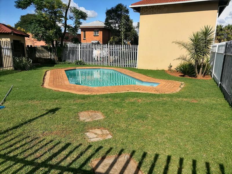 2 Bedroom Property for Sale in Glen Marais Gauteng