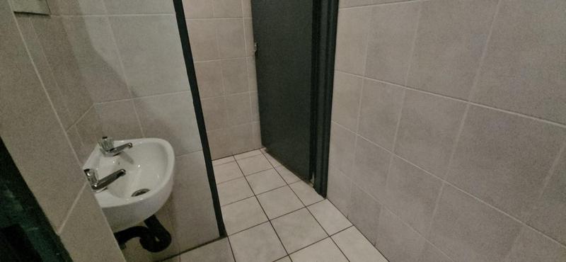To Let Commercial Property for Rent in Randjespark Gauteng