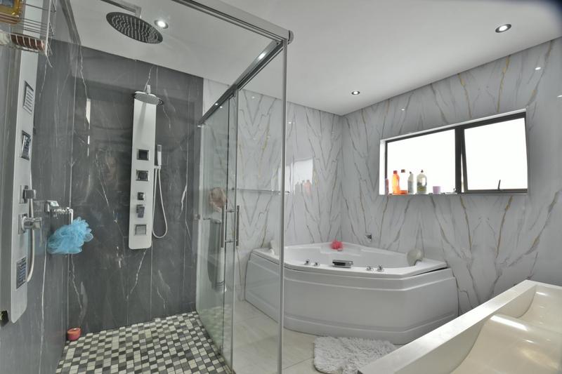 5 Bedroom Property for Sale in Eye of Africa Gauteng