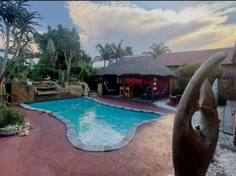5 Bedroom Property for Sale in Mountain View Gauteng
