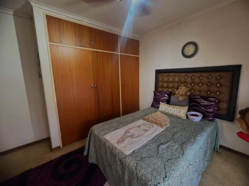 5 Bedroom Property for Sale in Mountain View Gauteng
