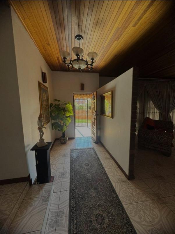 5 Bedroom Property for Sale in Mountain View Gauteng