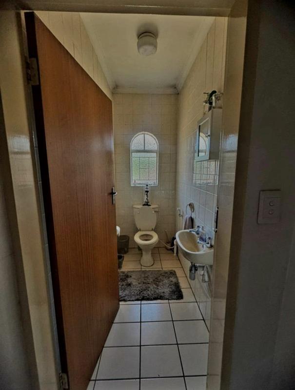 5 Bedroom Property for Sale in Mountain View Gauteng